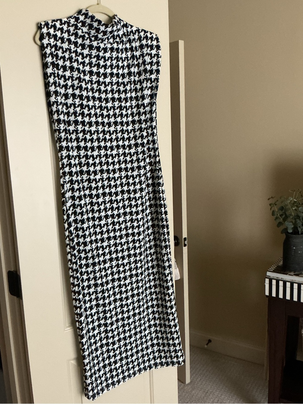 Black and White Houndstooth Midi Skirt